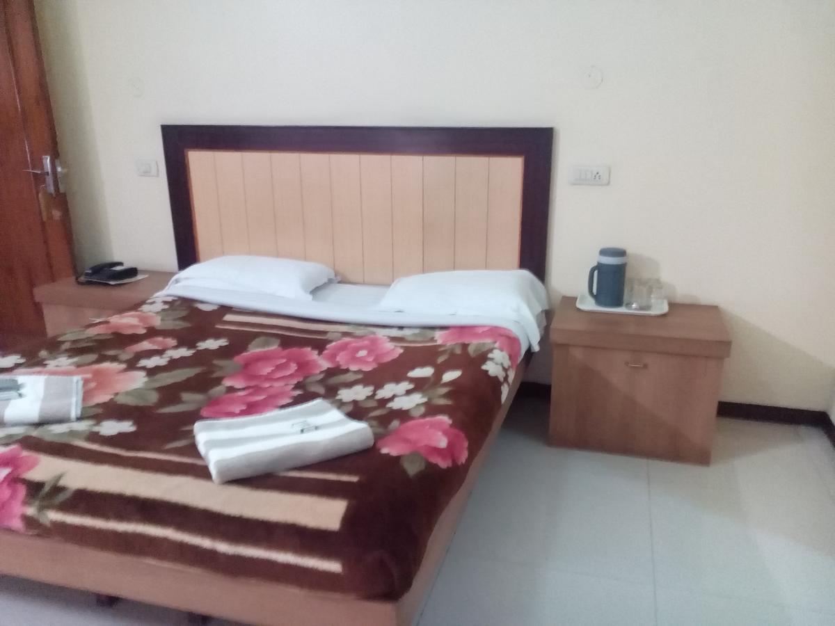 Hotel Preethi Palace Ooty Eksteriør bilde