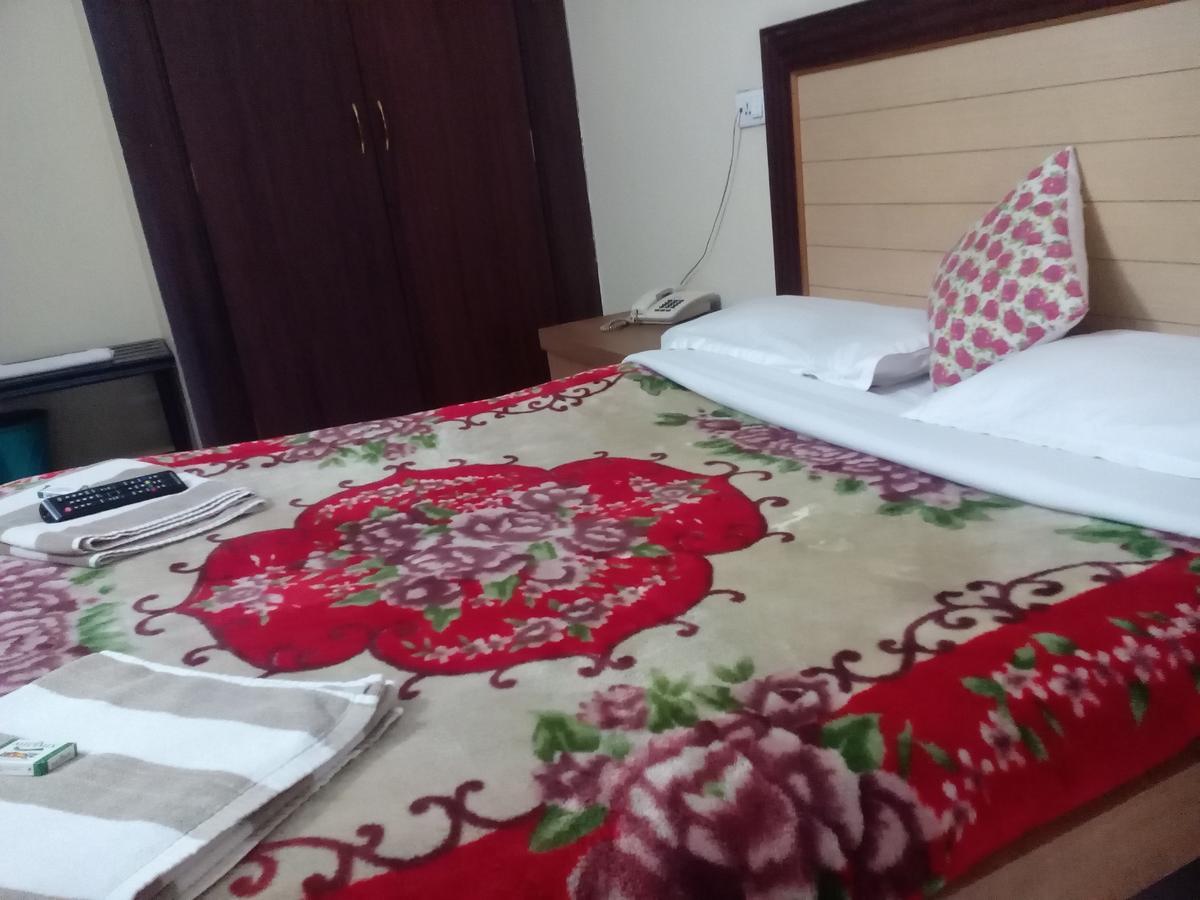 Hotel Preethi Palace Ooty Eksteriør bilde